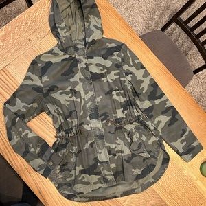 Camouflage lightweight hooded jacket